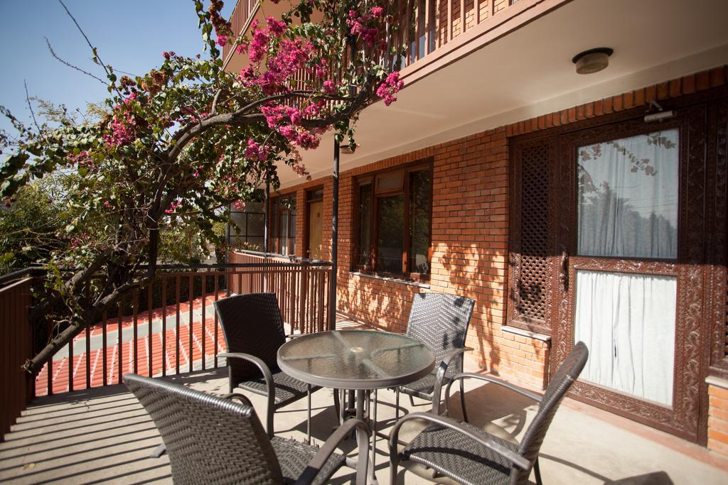 Maya Guest House Thimi Bagian luar foto