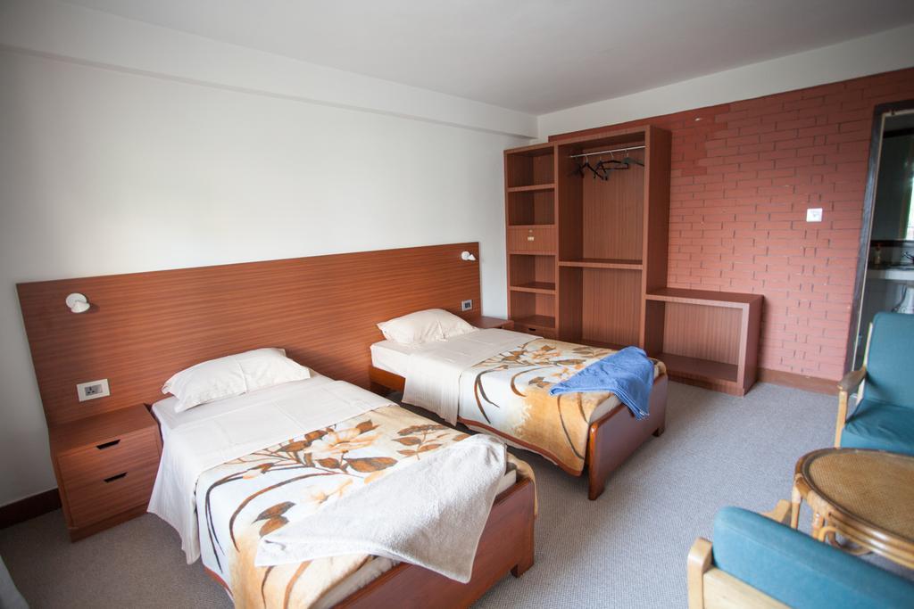 Maya Guest House Thimi Bagian luar foto