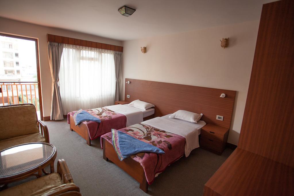 Maya Guest House Thimi Bagian luar foto
